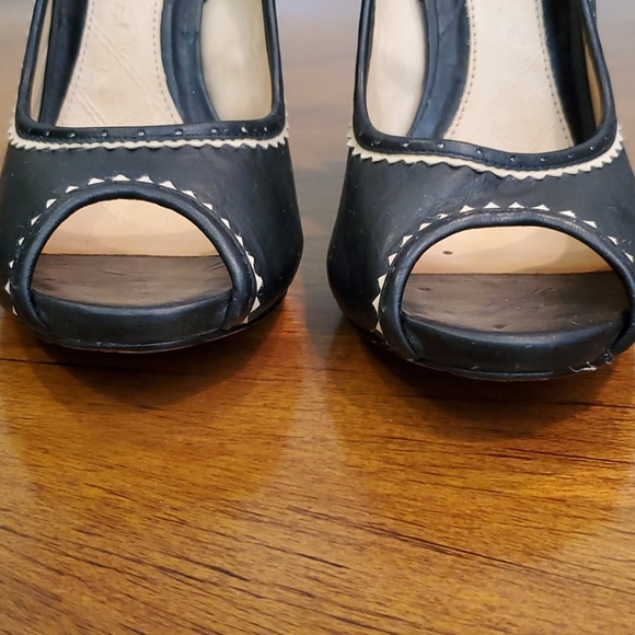 NWT L.A.M.B heels - Picture 3 of 8